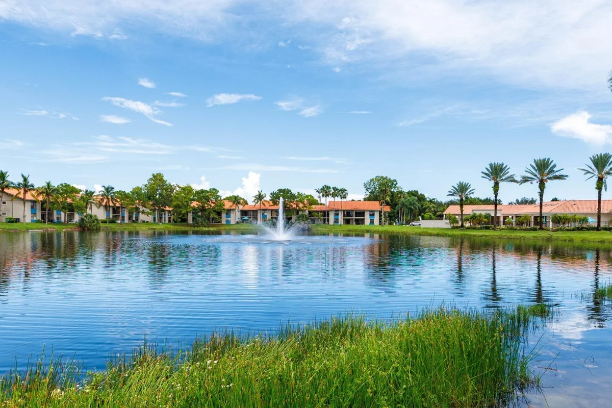 1524 Lake Crystal Dr #E, Royal Palm Beach: photo 1 of 24