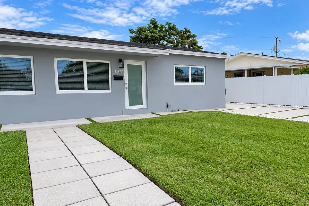 11361 SW 4th St, Sweetwater: photo 1 of 11