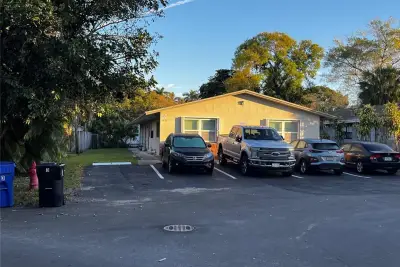 1851 SW 25th St SW #3, Fort Lauderdale: photo 1 of 12