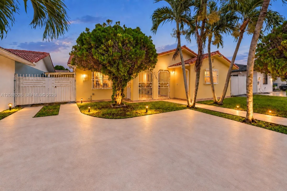 13761 SW 21st Ter, Miami: photo 1 of 53