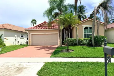 12390 Boneventure Dr, Boynton Beach: photo 1 of 15