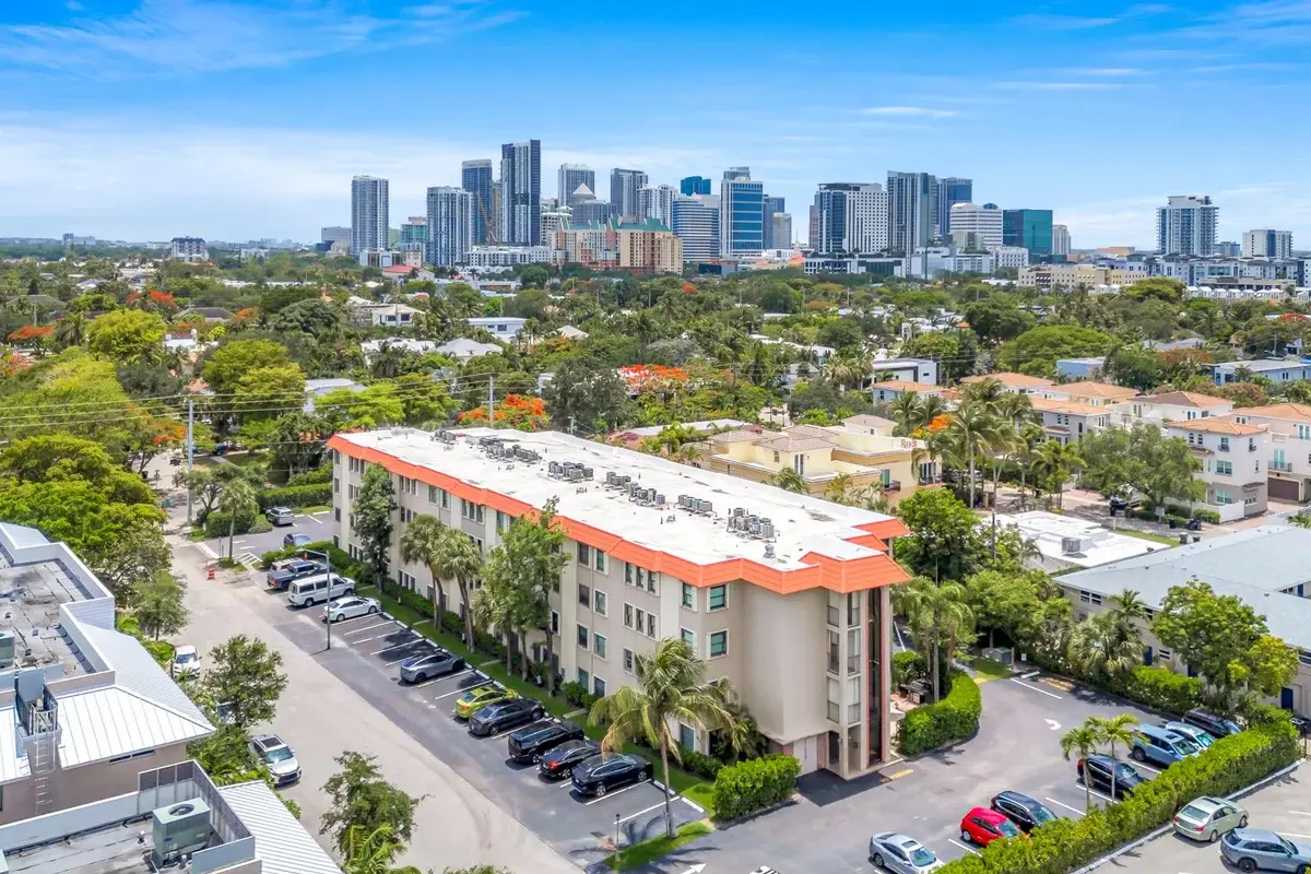 615 NE 12th Ave #301, Fort Lauderdale: photo 1 of 40