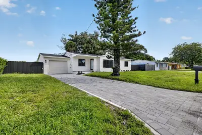 3185 Riddle Rd, West Palm Beach: photo 1 of 45