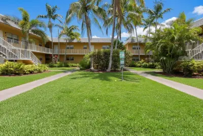 200 Croton Ave #209, Lantana: photo 1 of 16