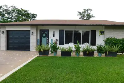 6604 NW 93rd Ave, Tamarac: photo 1 of 53