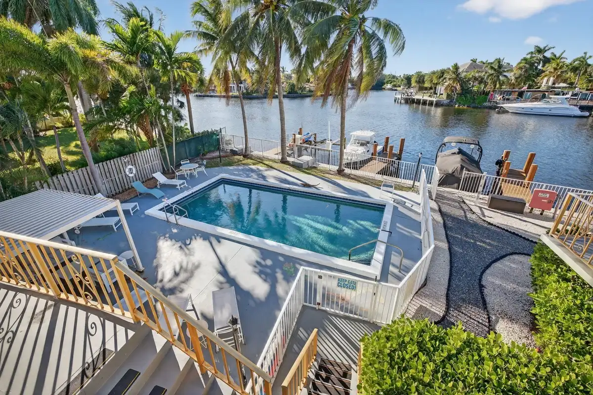 1821 Middle River Dr #7, Fort Lauderdale: photo 1 of 50