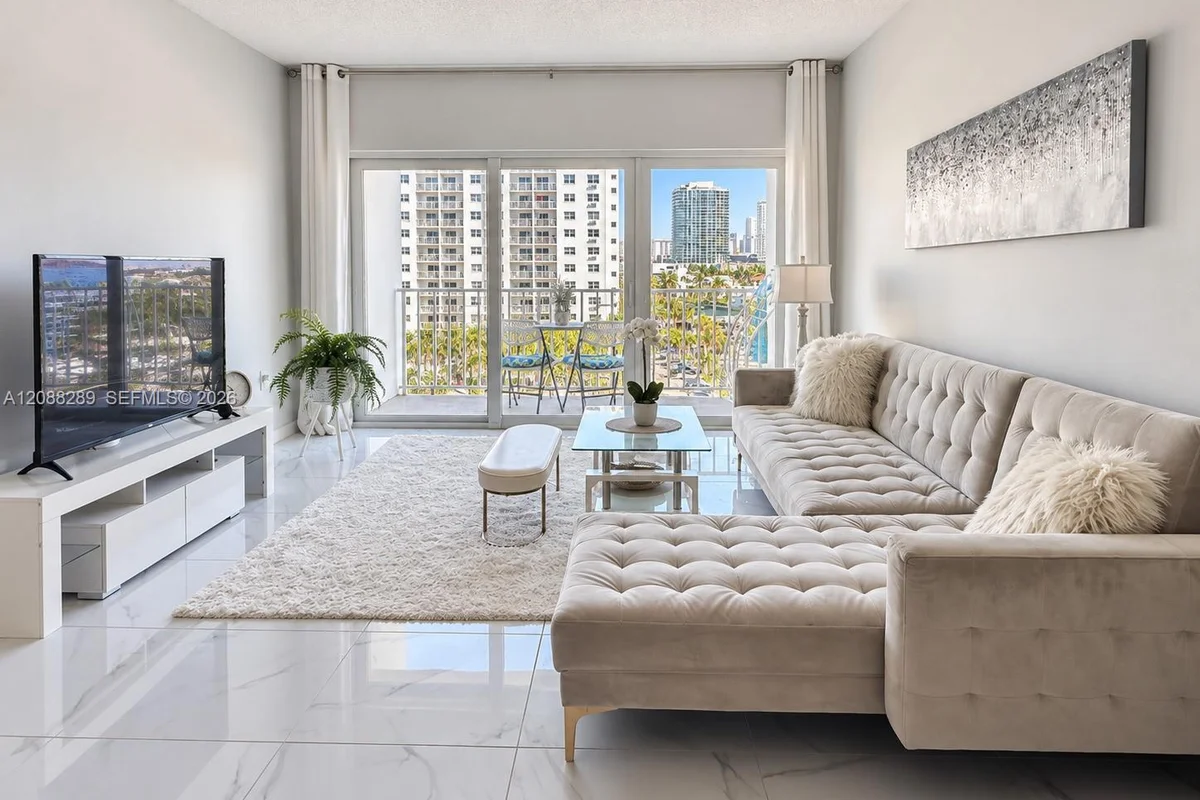 500 Bayview Dr #717, Sunny Isles Beach: photo 1 of 33