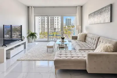 500 Bayview Dr #717, Sunny Isles Beach: photo 1 of 33