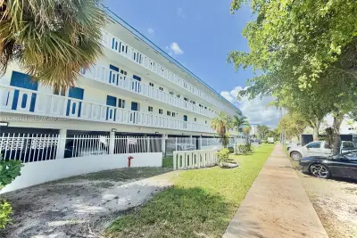 1150 NE 191st St #24, Miami: photo 1 of 14