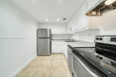 1805 Sans Souci Blvd #122, North Miami: photo 1 of 18