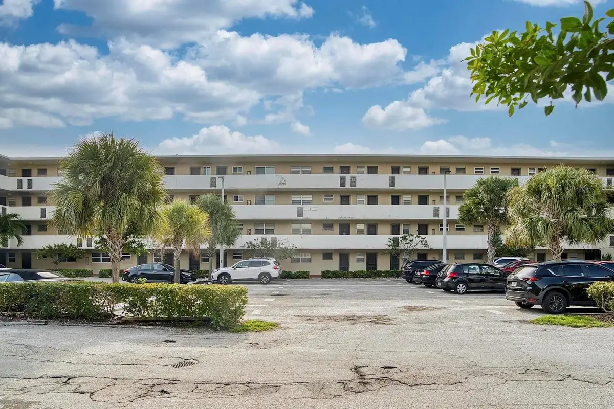 1690 NE 191st St #405-1, North Miami Beach: photo 1 of 36