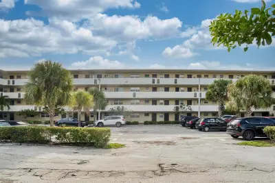1690 NE 191st St #405-1, North Miami Beach: photo 1 of 36