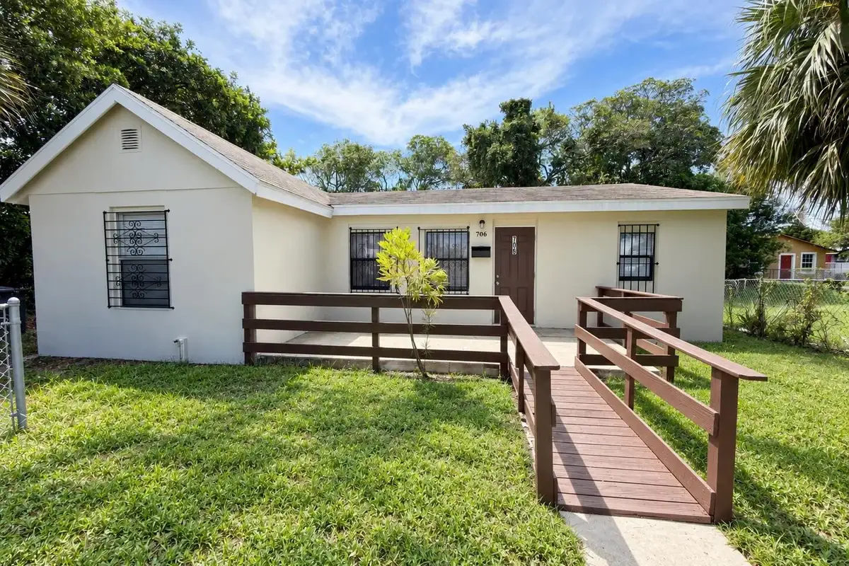 706 23rd St, West Palm Beach: photo 1 of 23