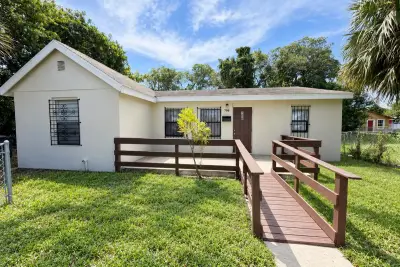 706 23rd St, West Palm Beach: photo 1 of 23