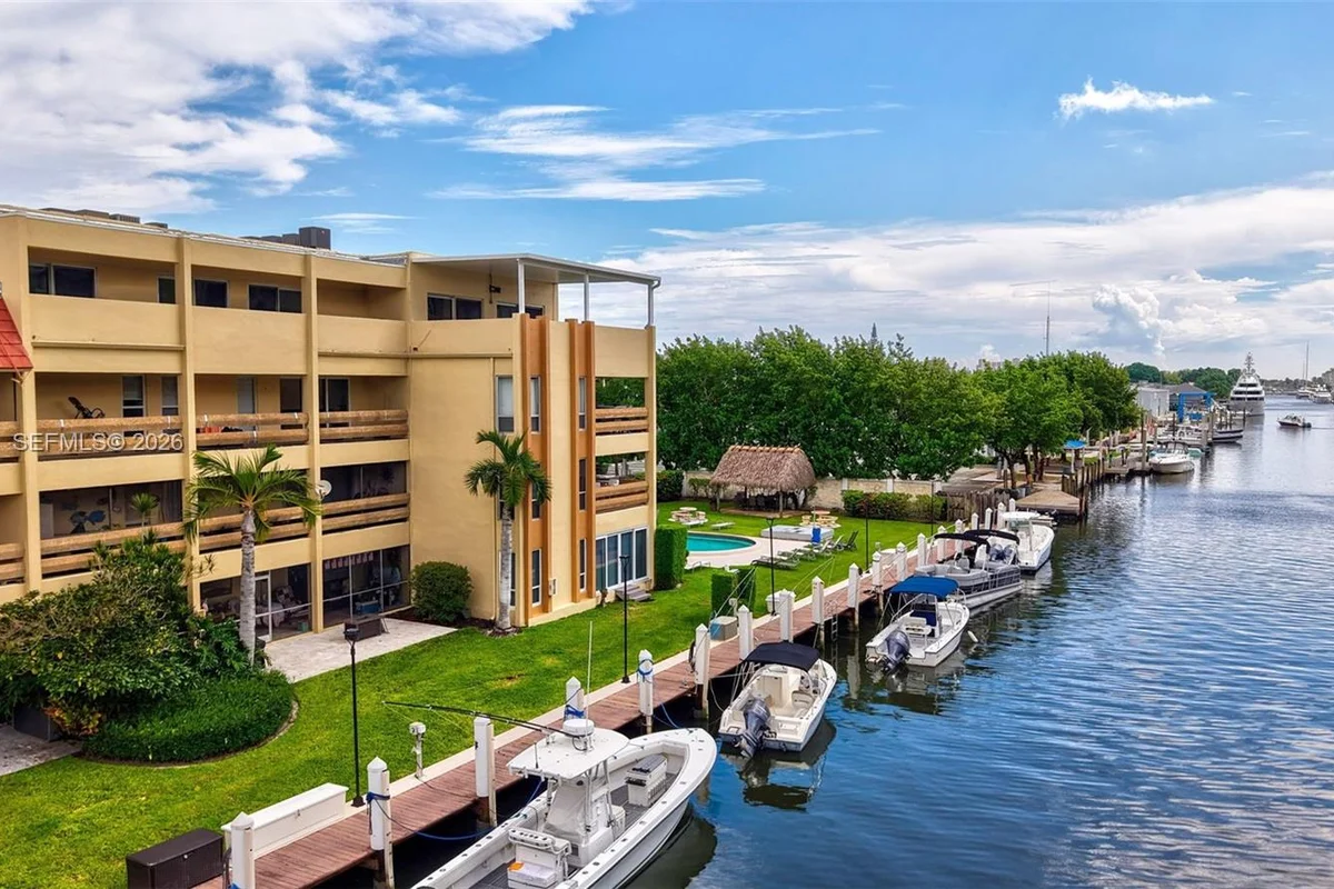 1700 SE 15th St #401, Fort Lauderdale: photo 1 of 35