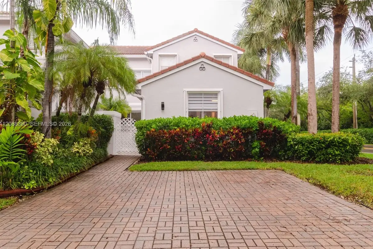 1115 Cherrypalm, Hollywood: photo 1 of 14