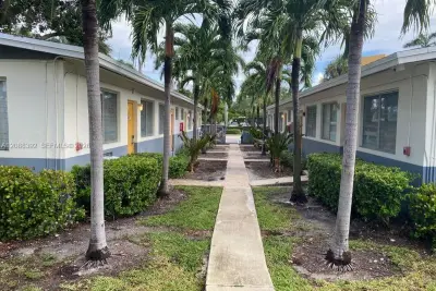 1640 NE 127 St #404, North Miami: photo 1 of 2