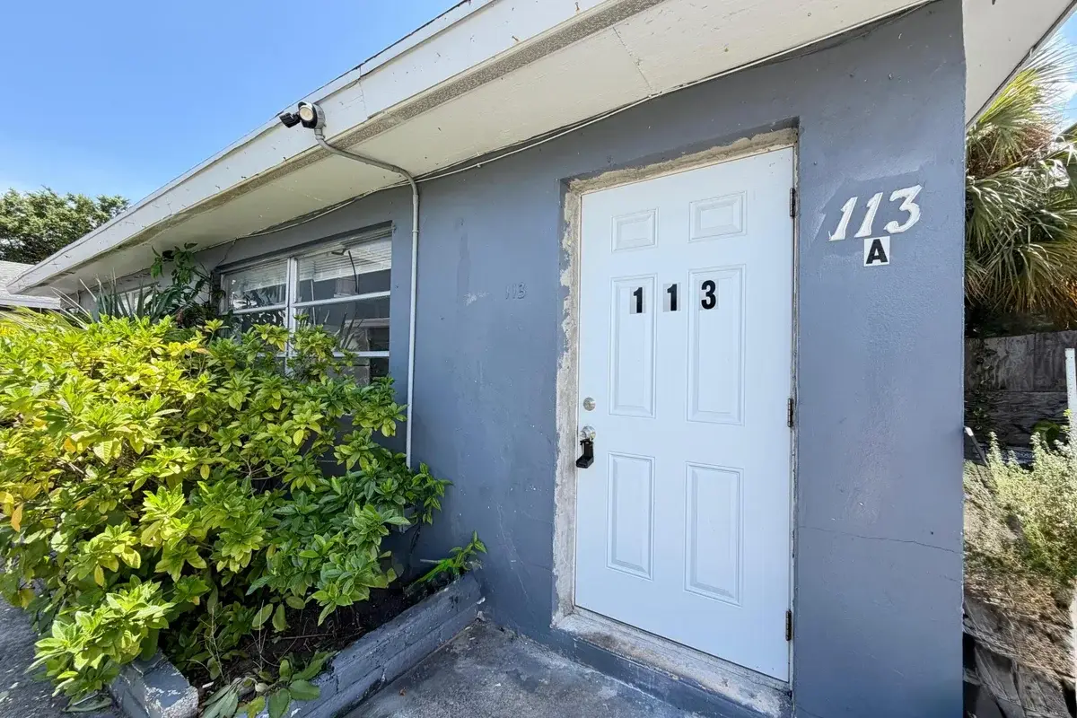 113 E 27th St #A, Riviera Beach: photo 1 of 6