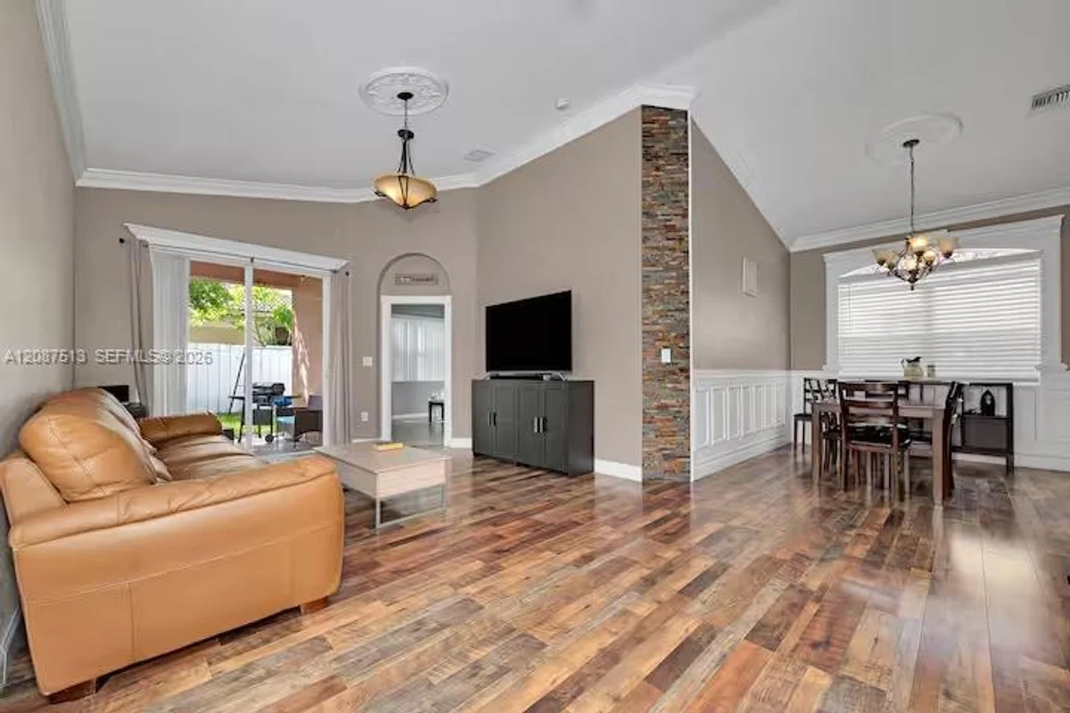 2327 NE 37th Ter, Homestead: photo 1 of 34