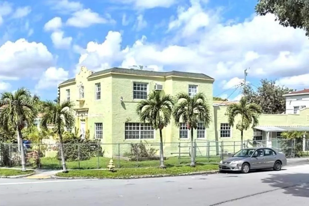 1801 SW 10th St, Miami: photo 1 of 36