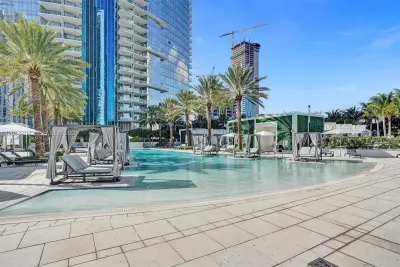 851 NE 1st Ave #1403, Miami: photo 1 of 68