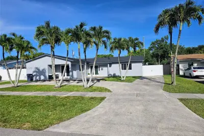 19115 Bel Aire Dr, Cutler Bay: photo 1 of 42
