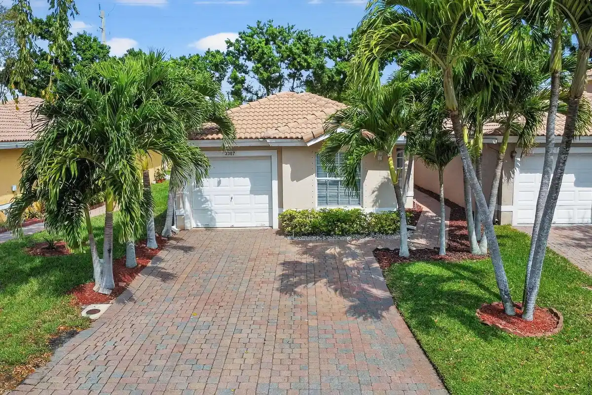 3387 Commodore Ct, West Palm Beach: photo 1 of 57