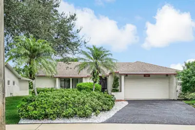 10301 Greenbriar Ct, Boca Raton: photo 1 of 49