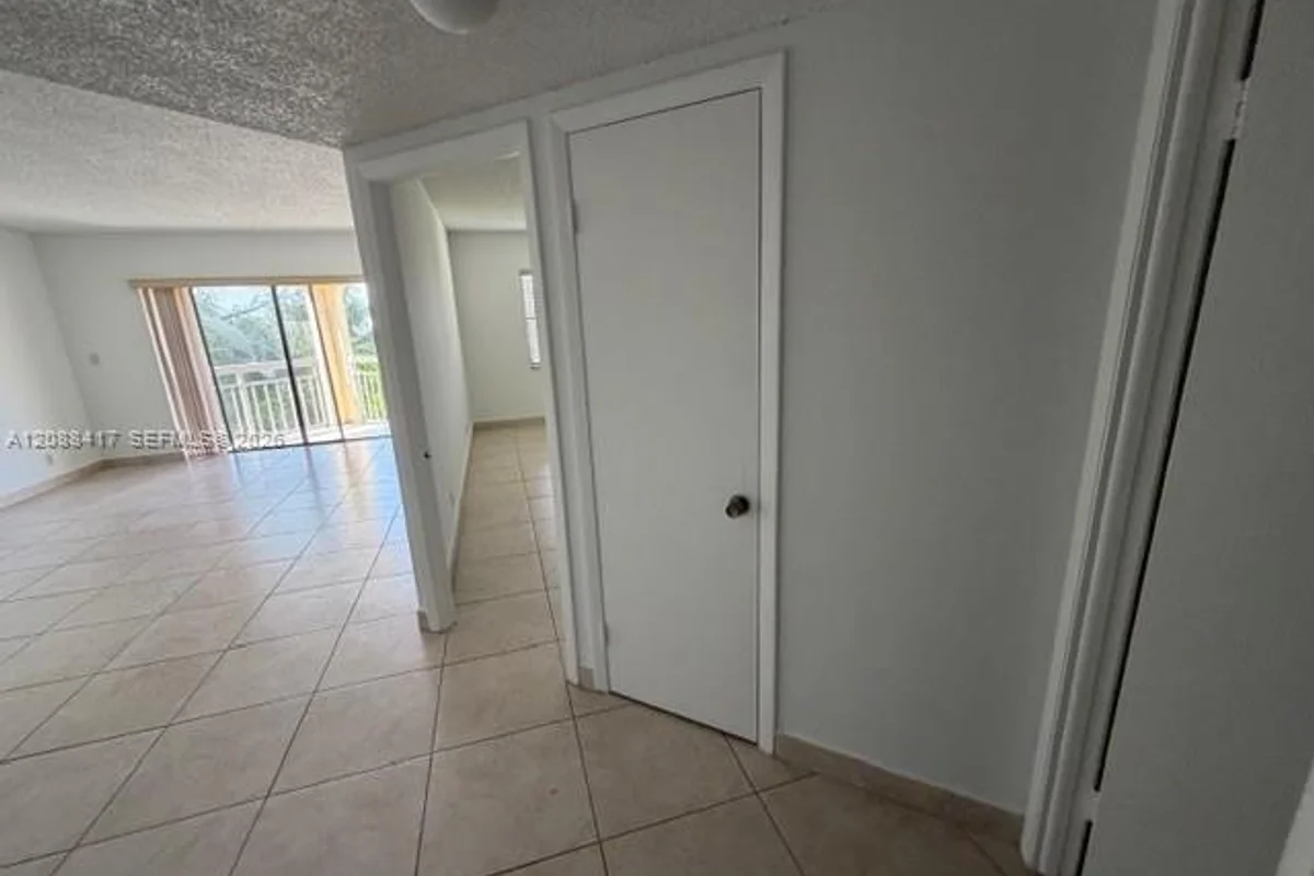 8290 Lake Dr #540, Doral: photo 1 of 16