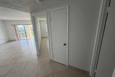 8290 Lake Dr #540, Doral: photo 1 of 16