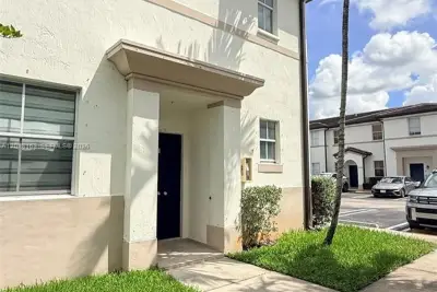 8177 W 36th Ave #7, Hialeah: photo 1 of 45