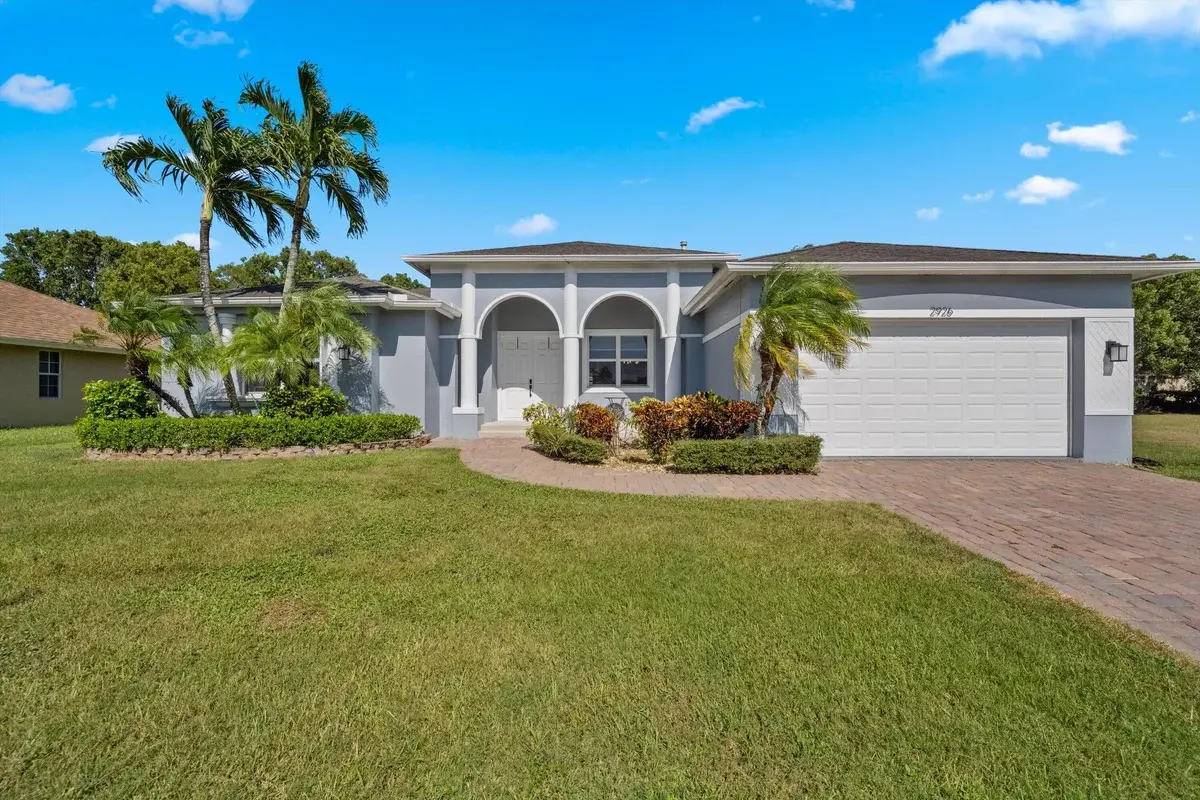 2926 Dovedale Ct, Wellington: photo 1 of 35