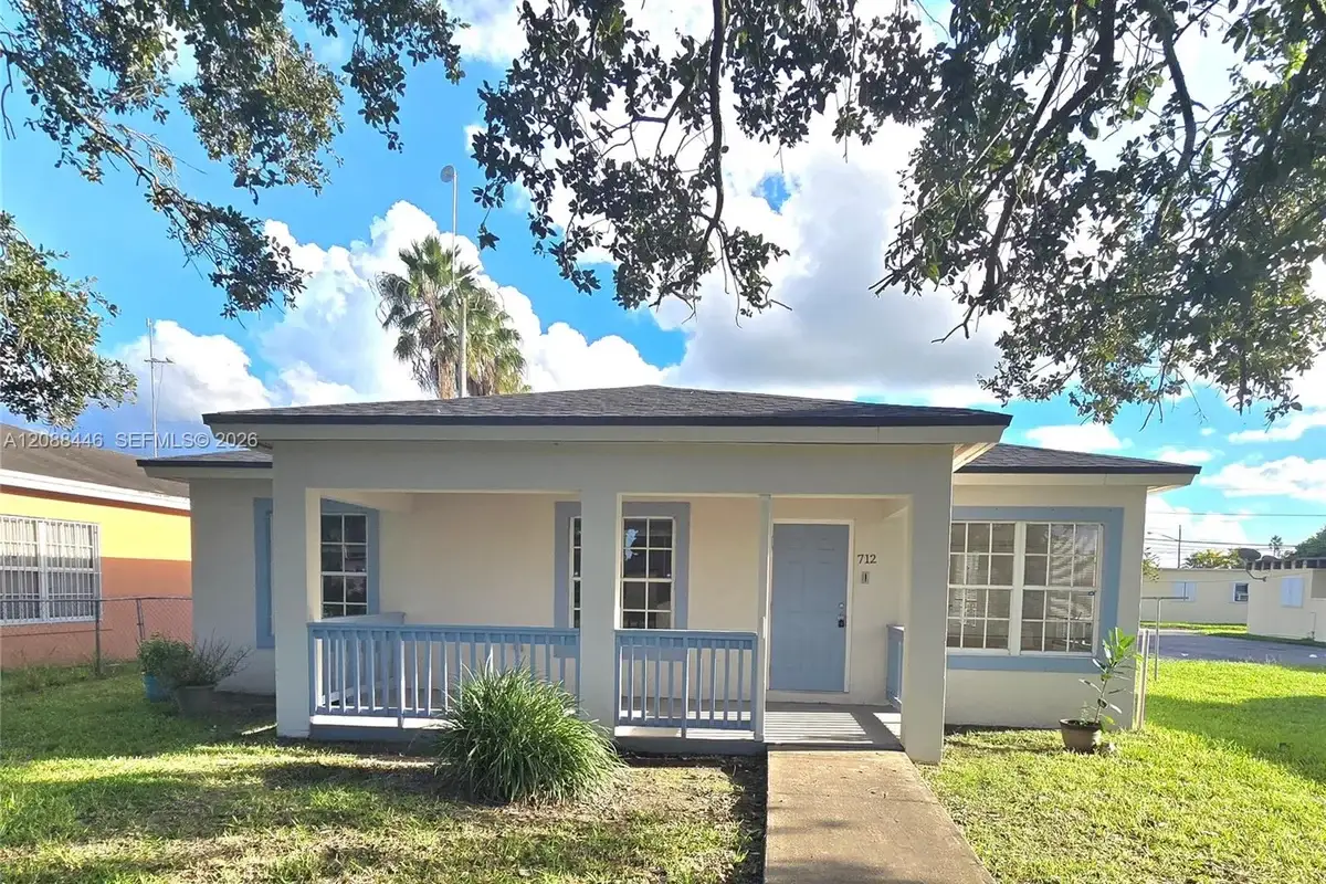 712 SW 6th St, Homestead: photo 1 of 28