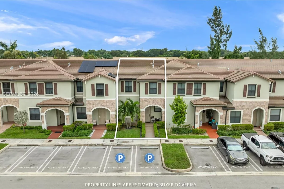11079 W 32nd Ln, Hialeah: photo 1 of 20