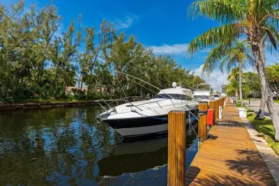 6449 Bay Club Dr #4, Fort Lauderdale: photo 1 of 15