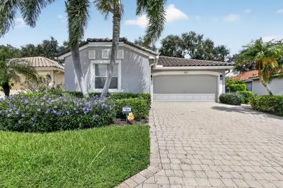 7203 Whitfield Ave, Boynton Beach: photo 1 of 72