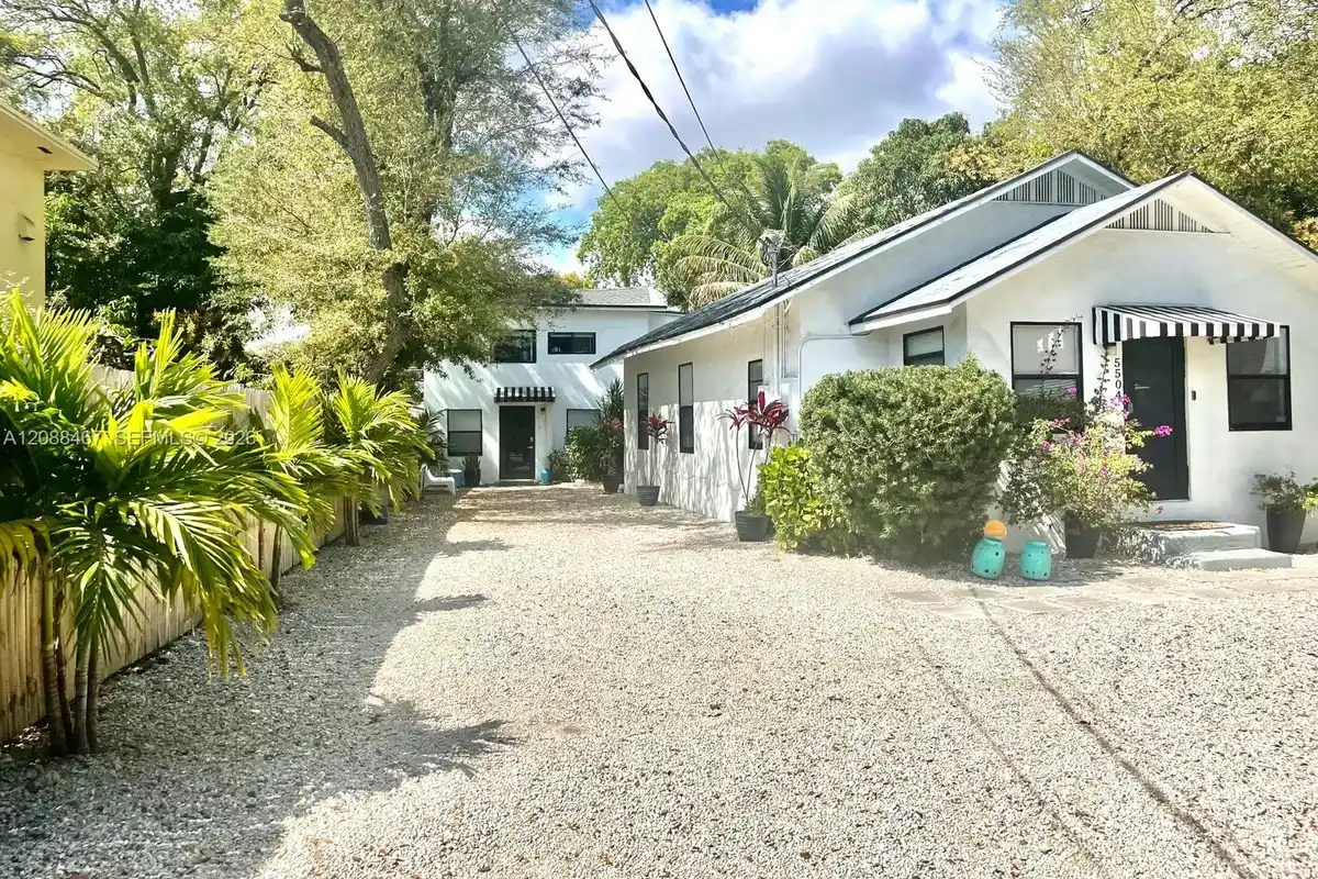 5504 NW 3rd Ave, Miami: photo 1 of 33