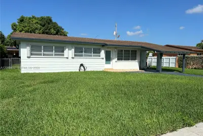 5372 W 4th Ln, Hialeah: photo 1 of 28