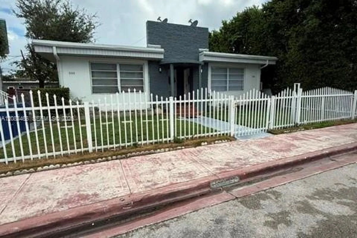 1995 Marseille Dr #6, Miami Beach: photo 1 of 16