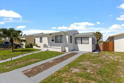 1227 N Ocean Breeze, Lake Worth Beach: photo 1 of 36