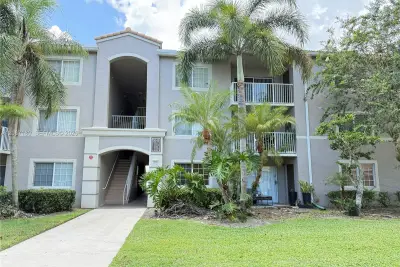 5045 Wiles Rd #303, Coconut Creek: photo 1 of 17