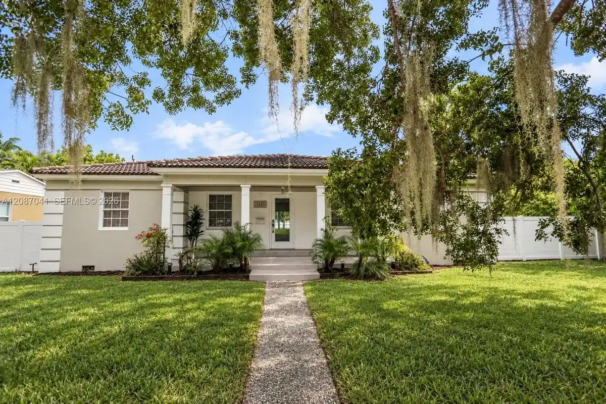 1516 Jefferson St, Hollywood: photo 1 of 15