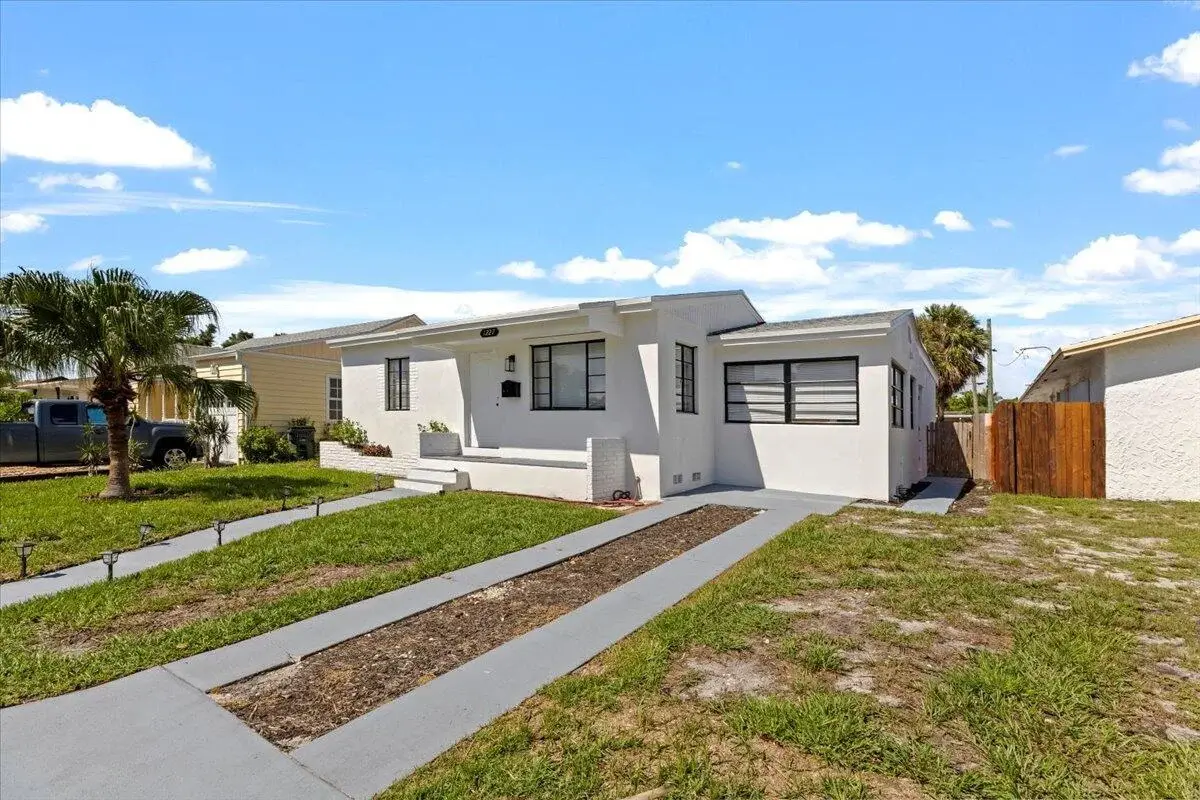 1227 N Ocean Breeze, Lake Worth Beach: photo 1 of 36