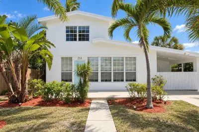 211 Dartmouth Dr, Lake Worth Beach: photo 1 of 25