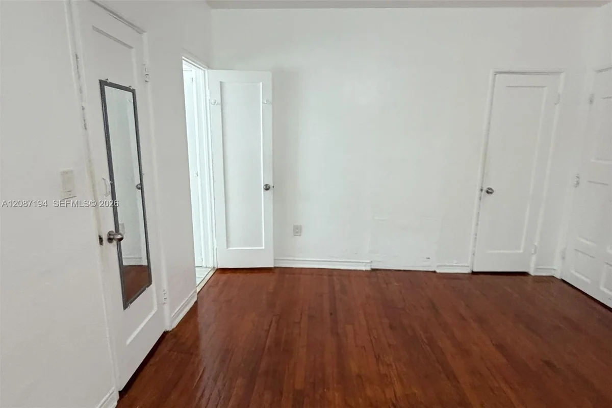 8020 Abbott Ave #7, Miami Beach: photo 1 of 9