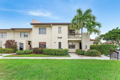 8520 Casa Del Lago #E, Boca Raton: photo 1 of 36