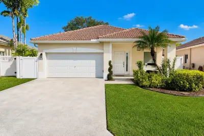 1334 SW 44th Ter, Deerfield Beach: photo 1 of 36