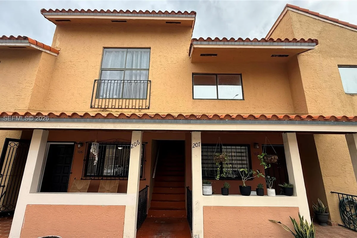 2740 W 62nd St #207, Hialeah: photo 1 of 13