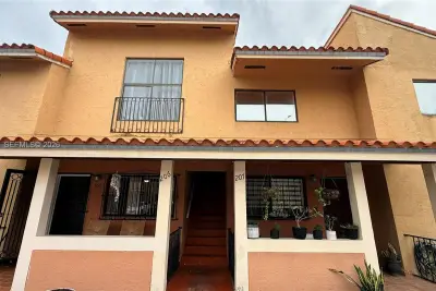 2740 W 62nd St #207, Hialeah: photo 1 of 13