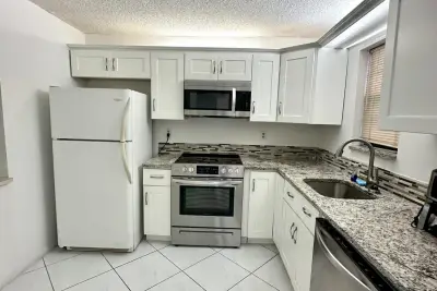 9370 SW 8th St, Boca Raton: photo 1 of 12